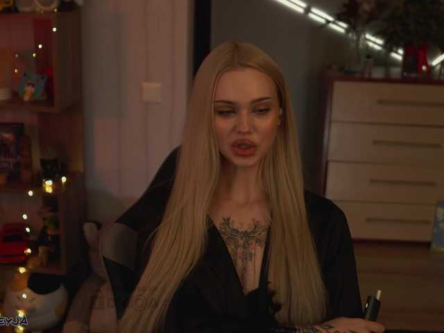 ManiFreyja's BongaCams show and profile