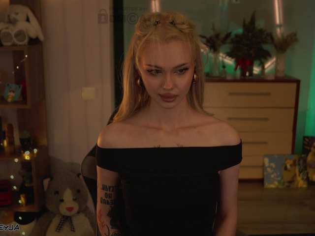 ManiFreyja's BongaCams show and profile