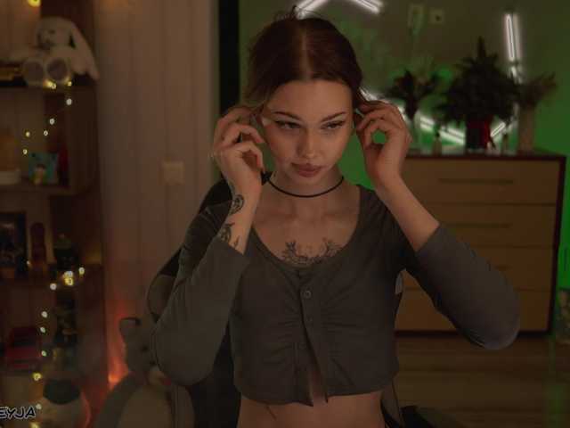 ManiFreyja's BongaCams show and profile