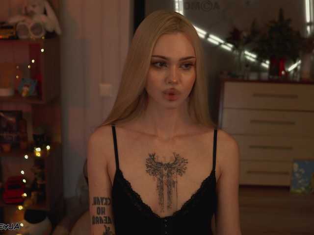 ManiFreyja's BongaCams show and profile