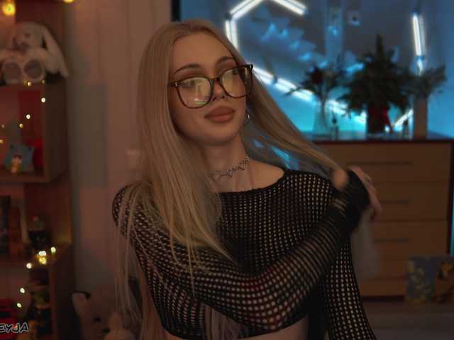 ManiFreyja's BongaCams show and profile