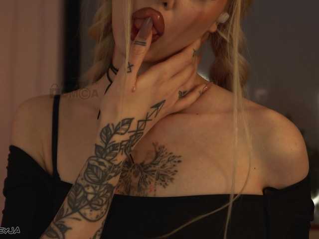 ManiFreyja's BongaCams show and profile