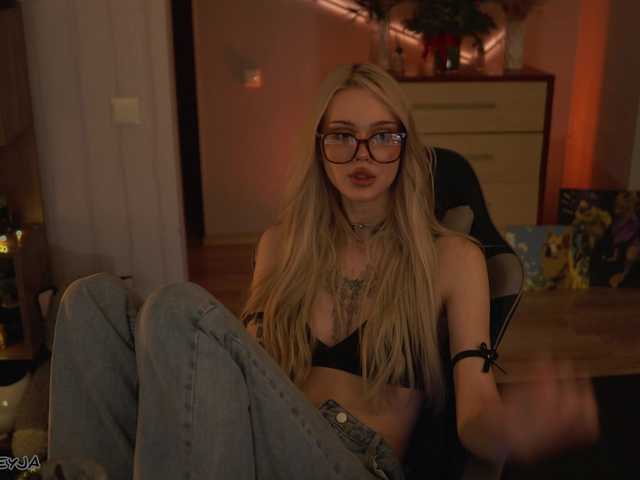 ManiFreyja's BongaCams show and profile