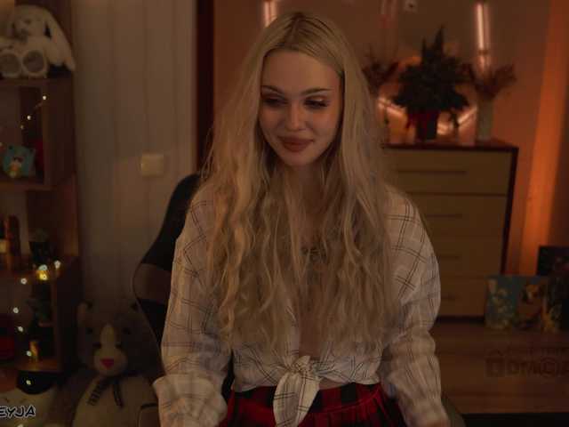 ManiFreyja —  Here is about aesthetics, cozy communication, humor (sometimes black) and just a chill atmosphere  Before private pm  Lovence from 2 tokens  For cosmetics  @remain  Favorite vib - 101 tkn 