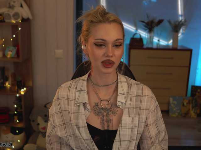 ManiFreyja's BongaCams show and profile