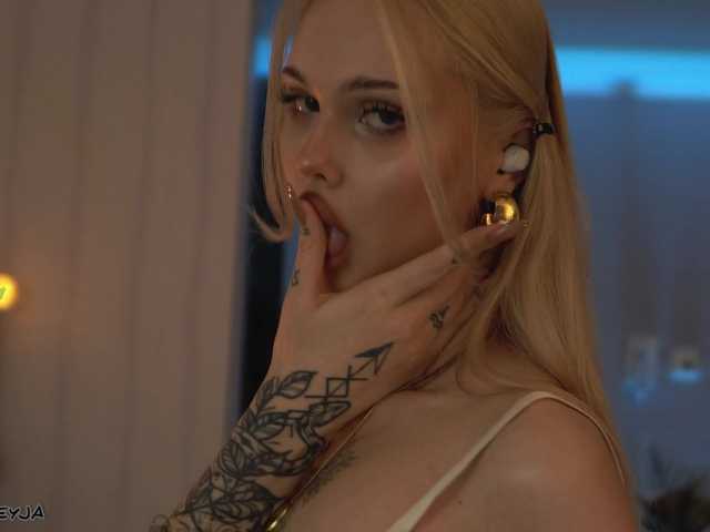 ManiFreyja's BongaCams show and profile