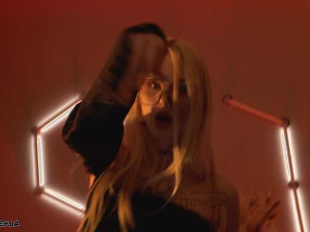 ManiFreyja's BongaCams show and profile