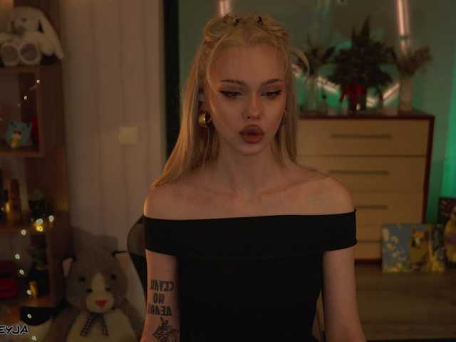 ManiFreyja's BongaCams show and profile