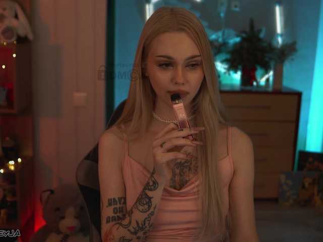 ManiFreyja's BongaCams show and profile