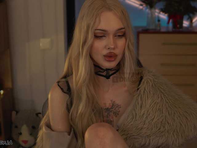 ManiFreyja's BongaCams show and profile