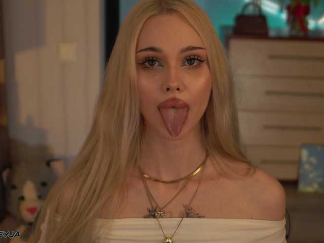 ManiFreyja's BongaCams show and profile