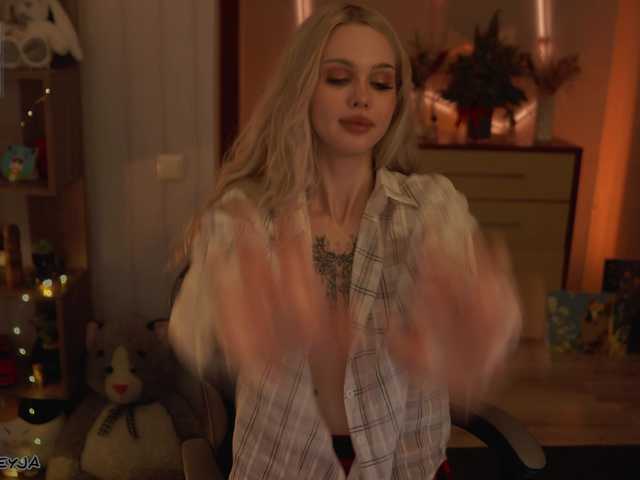 ManiFreyja —  Here is about aesthetics, cozy communication, humor (sometimes black) and just a chill atmosphere  Before private pm  Lovence from 2 tokens  For cosmetics  @remain  Favorite vib - 101 tkn 