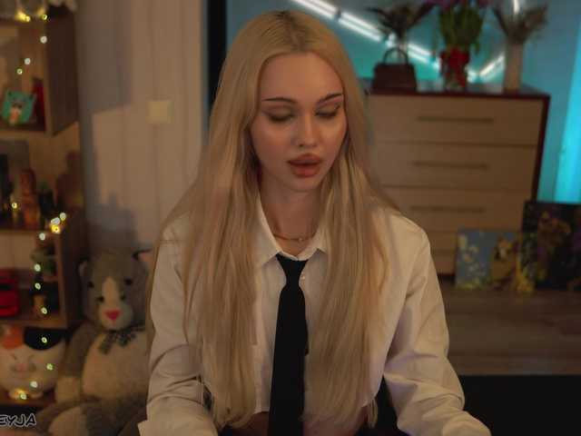 ManiFreyja's BongaCams show and profile