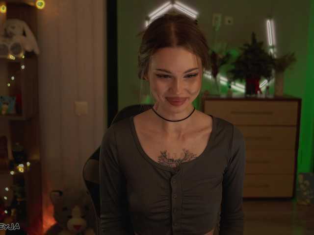 ManiFreyja's BongaCams show and profile