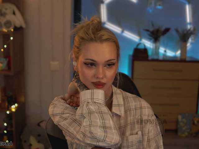 ManiFreyja's BongaCams show and profile