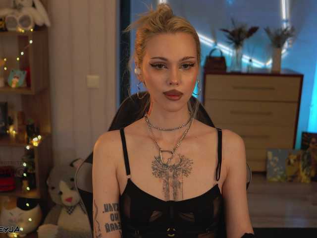 ManiFreyja's BongaCams show and profile