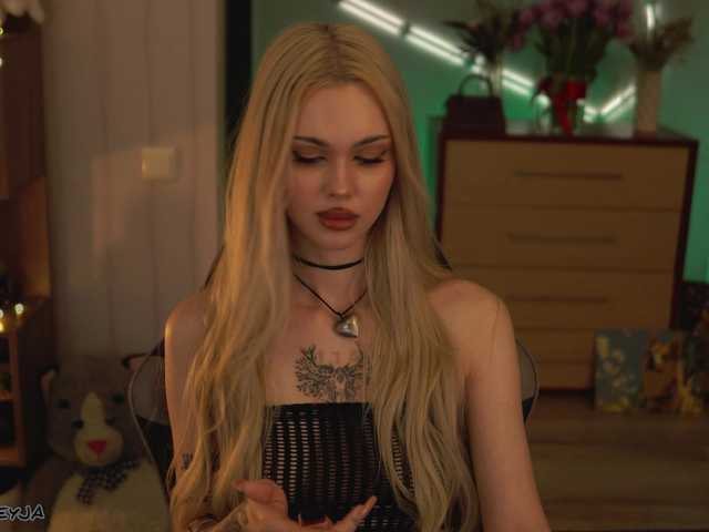 ManiFreyja's BongaCams show and profile