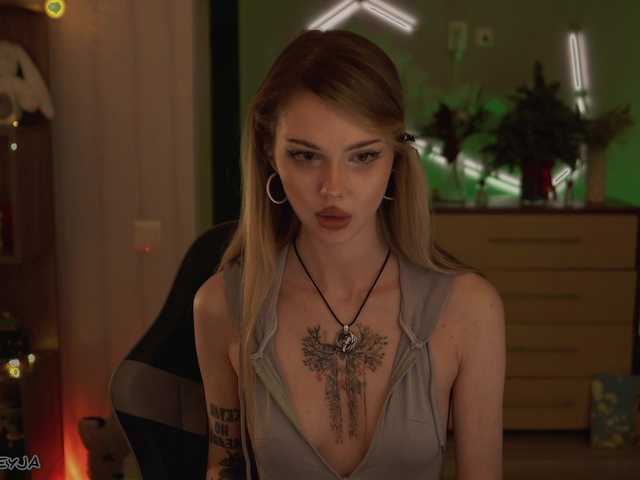 ManiFreyja's BongaCams show and profile