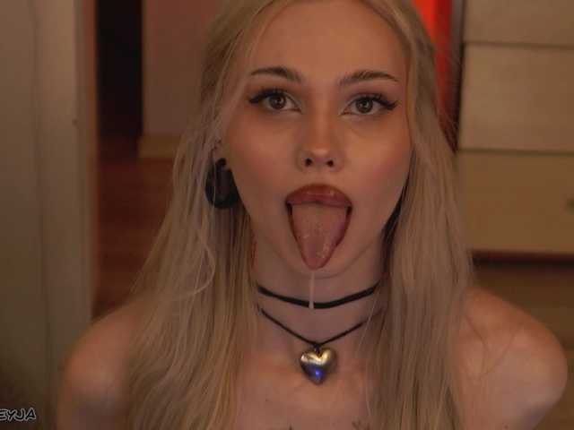 ManiFreyja's BongaCams show and profile