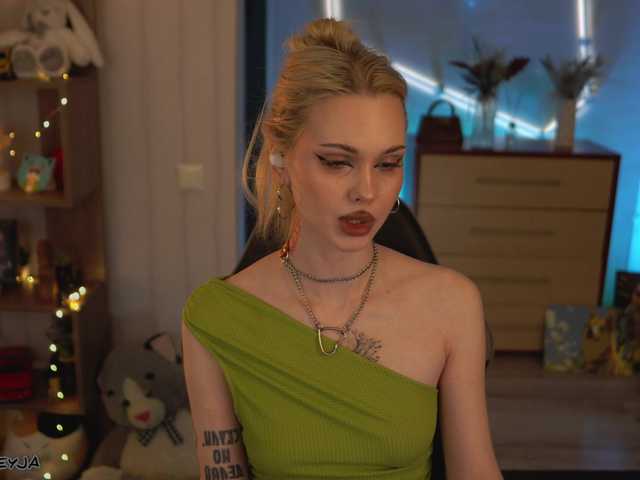 ManiFreyja's BongaCams show and profile