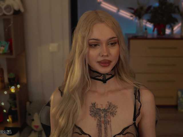 ManiFreyja's BongaCams show and profile