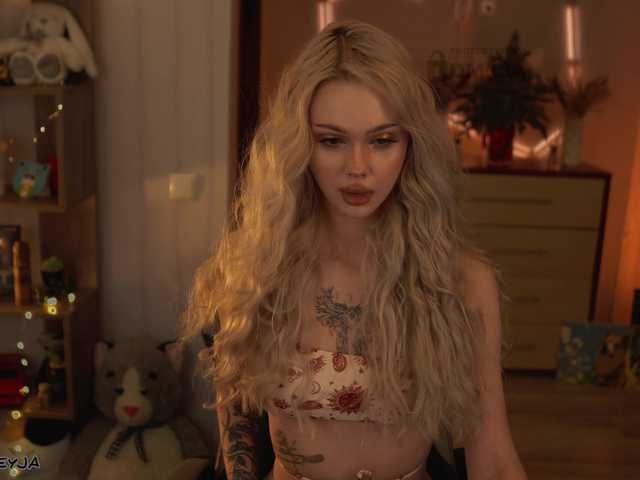 ManiFreyja —  Here is about aesthetics, cozy communication, humor (sometimes black) and just a chill atmosphere  Before private pm  Lovence from 2 tokens  For cosmetics  @remain  Favorite vib - 101 tkn 