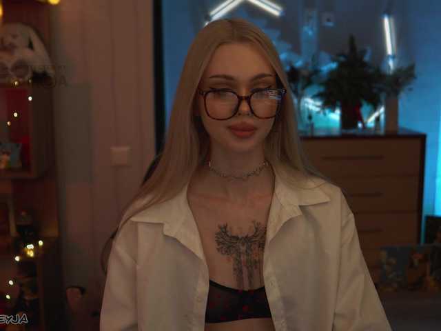 ManiFreyja's BongaCams show and profile