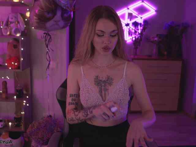 webcam striptease ManiFreyja