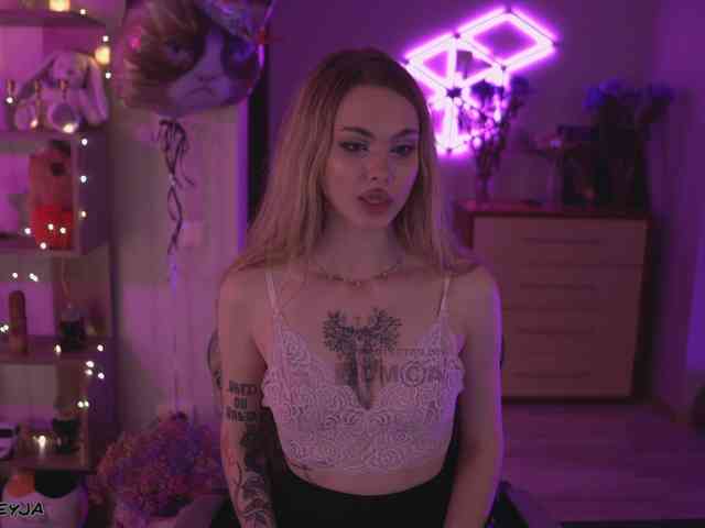 nude live ManiFreyja