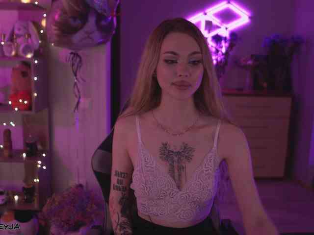 nude striptease ManiFreyja