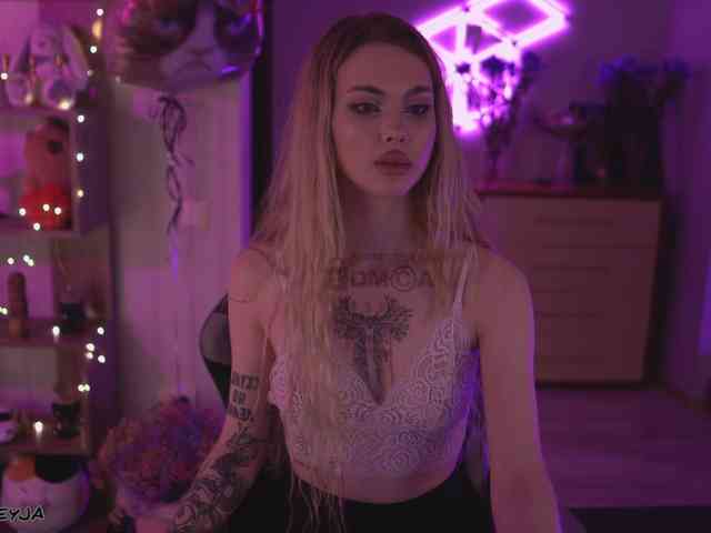 webcam striptease ManiFreyja
