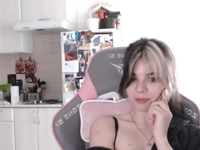PeachGlowPH Live Cam on BongaCams