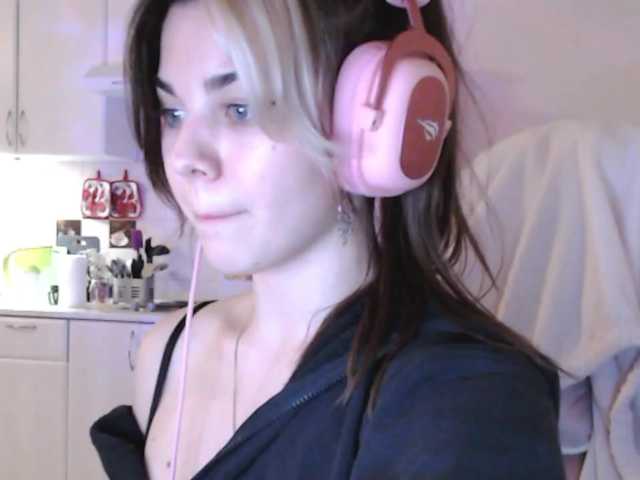 PeachGlowPH's BongaCams show and profile