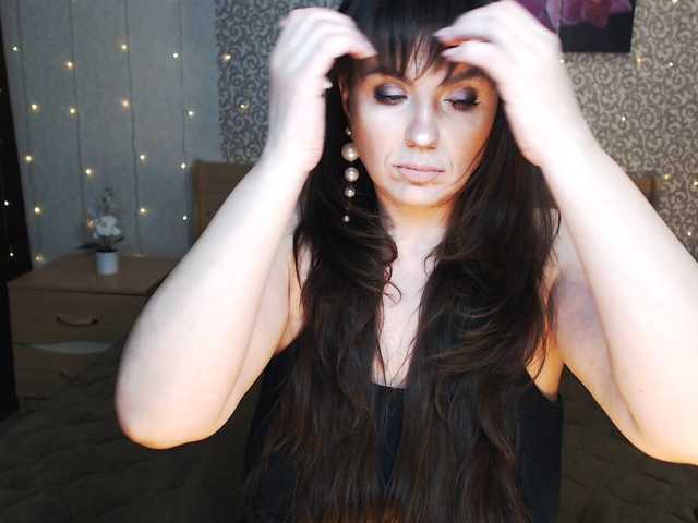 AwesomeValen live cam profile