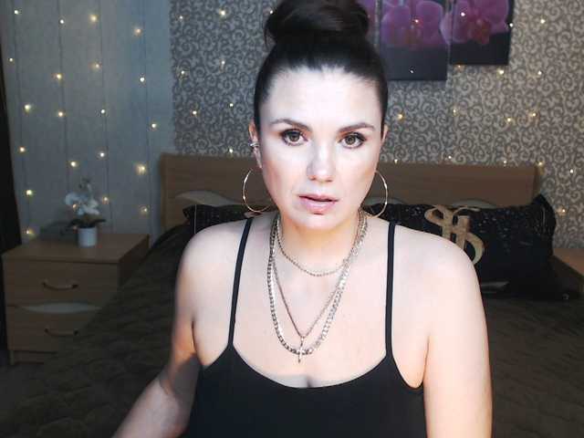 AwesomeValen's BongaCams show and profile