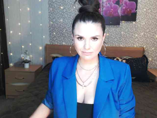 AwesomeValen Live Webcam on BongaCams
