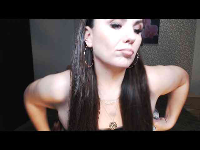 AwesomeValen webcam