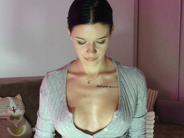 EvaEillish's BongaCams show and profile