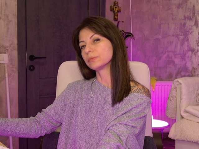 CrissySmile's BongaCams show and profile