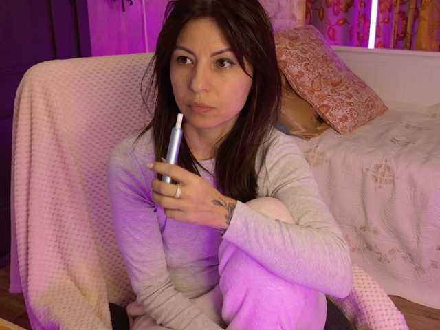 CrissySmile's BongaCams show and profile