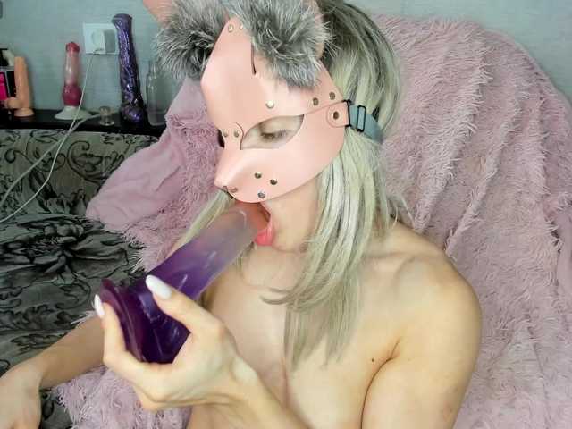 EatFuckLove's BongaCams show and profile