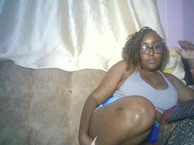 sexyass33 webcam