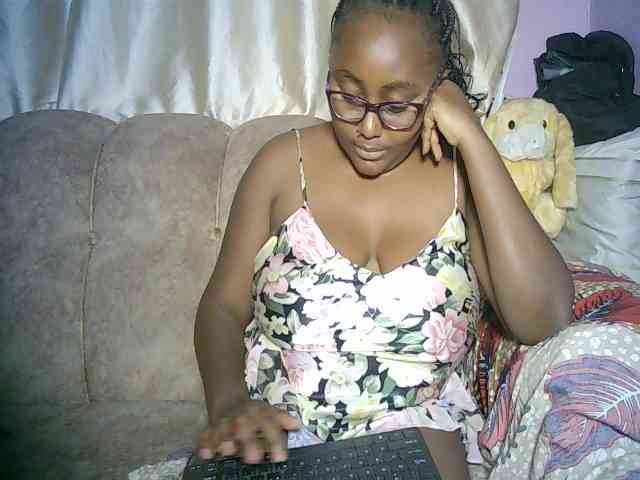 sexyass33 webcam