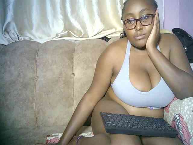 sexyass33 webcam
