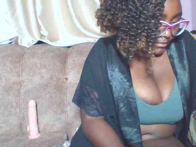 sexyass33 webcam