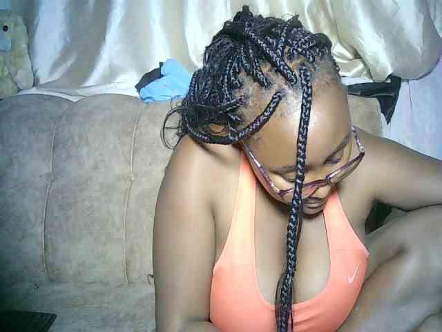 sexyass33 webcam