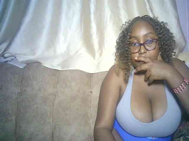 sexyass33 webcam