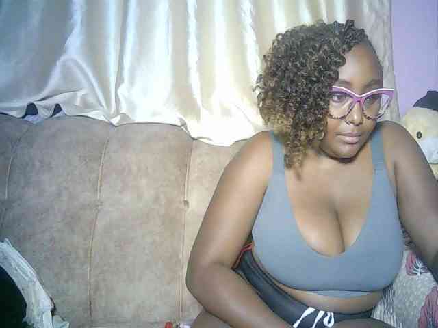 sexyass33 webcam