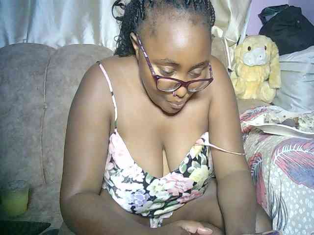 sexyass33 webcam