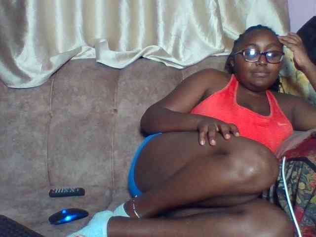 sexyass33 webcam